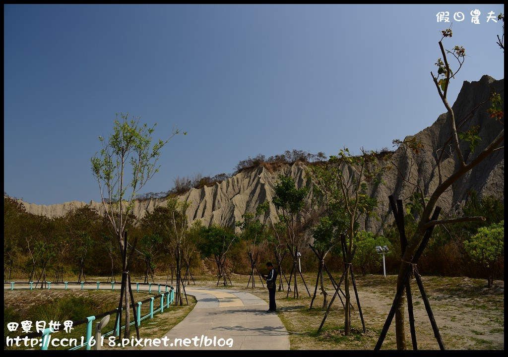 【高雄旅遊】走進月球表面‧田寮月世界地質公園風景區天空步道 @假日農夫愛趴趴照