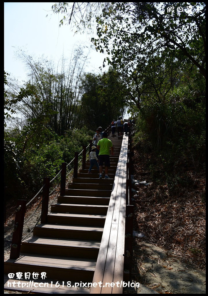 【高雄旅遊】走進月球表面‧田寮月世界地質公園風景區天空步道 @假日農夫愛趴趴照