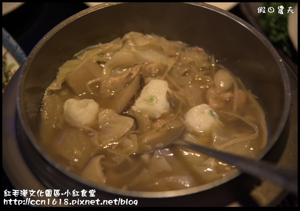 【高雄美食】可以賞港景吃美食的高字塔旋轉餐廳‧小紅食堂 @假日農夫愛趴趴照