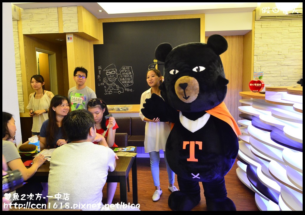 【台中餐廳】雙魚2次方．台中一中街創意美食造型漢堡/1060215食尚玩家推薦/巨無霸漢堡/DIY造型漢堡 @假日農夫愛趴趴照