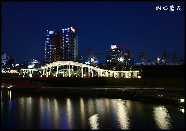 【台中景點】美麗的錯誤‧秋紅谷廣場/日夜皆美的秋紅谷公園 @假日農夫愛趴趴照