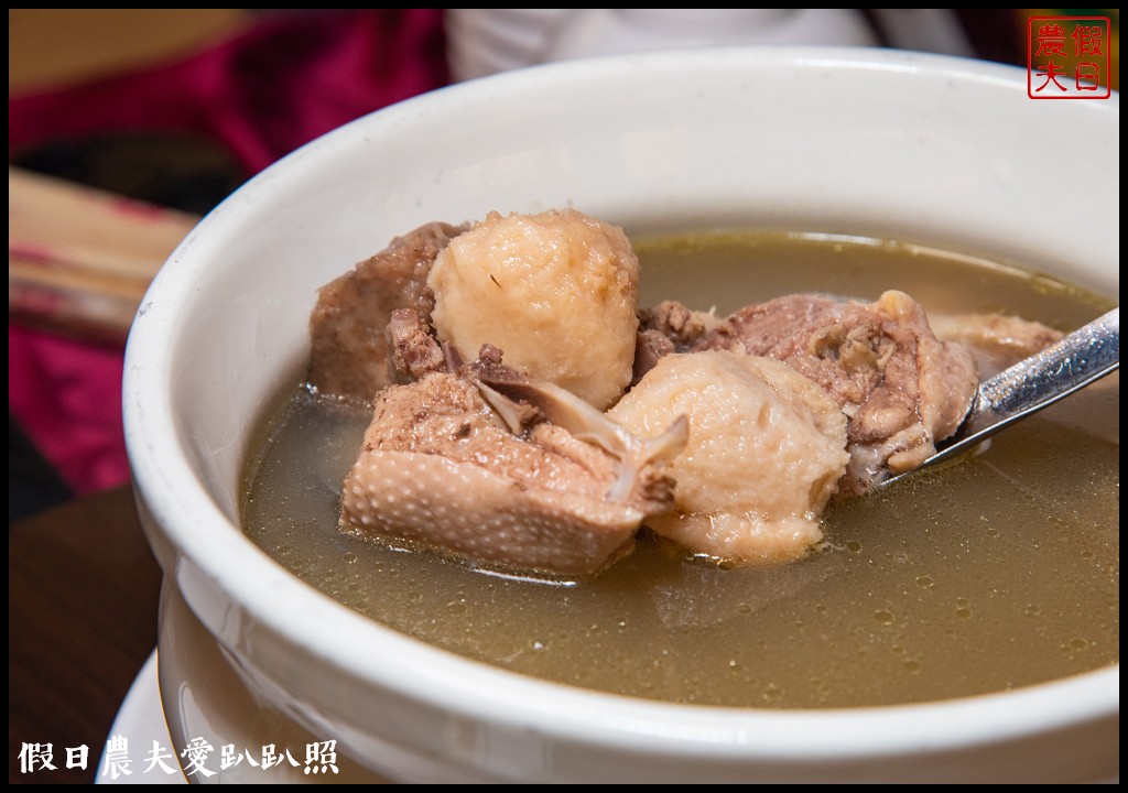 苗栗旅遊|公館小鎮漫遊．台灣油礦陳列館×百年穿龍圳×擠福菜×採芋頭×公館鄉農會×陶瓷博物館 @假日農夫愛趴趴照