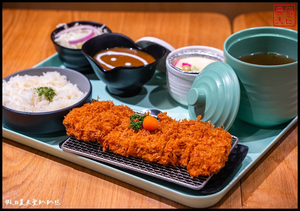 草屯三筋豬排-南投1號店|超夢幻甜點-草莓冰淇淋鬆餅新上市 @假日農夫愛趴趴照