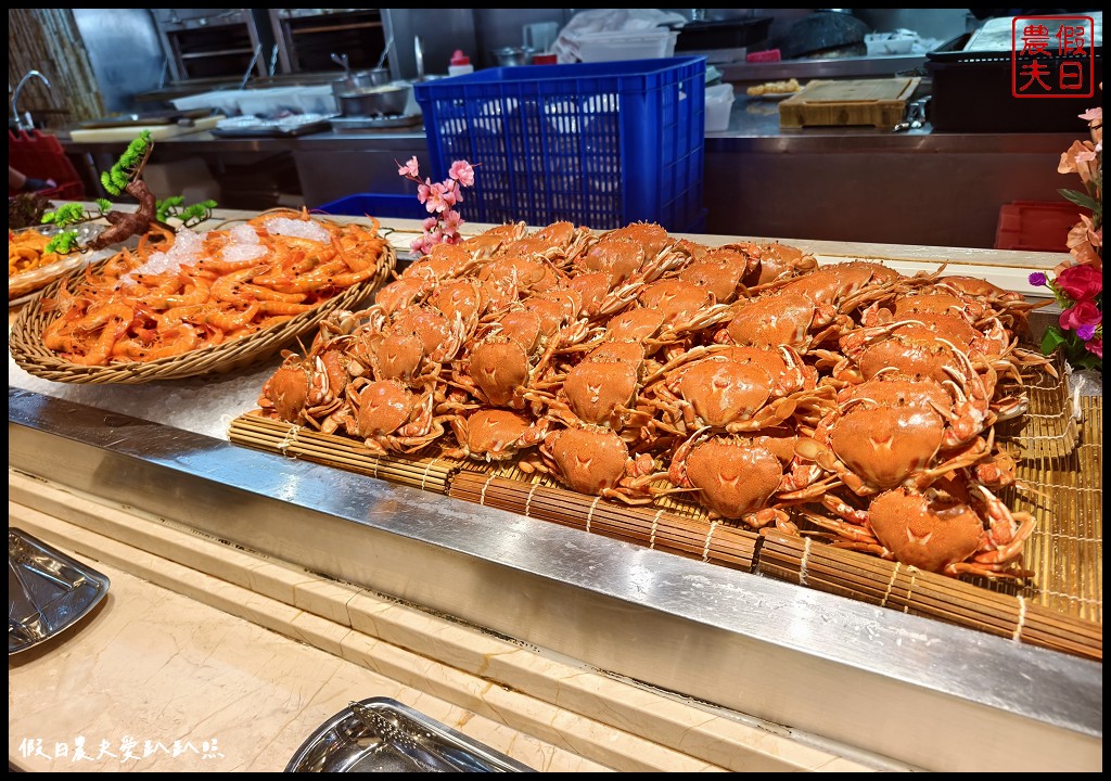 台中人氣吃到飽推薦|潮港城太陽百匯．魚市場海鮮直送/釜山海鮮季．四人同行送巨無霸泰國蝦 @假日農夫愛趴趴照