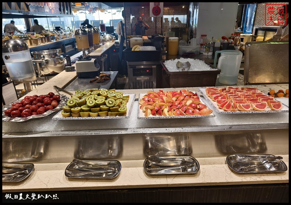 台中人氣吃到飽推薦|潮港城太陽百匯．魚市場海鮮直送/釜山海鮮季．四人同行送巨無霸泰國蝦 @假日農夫愛趴趴照